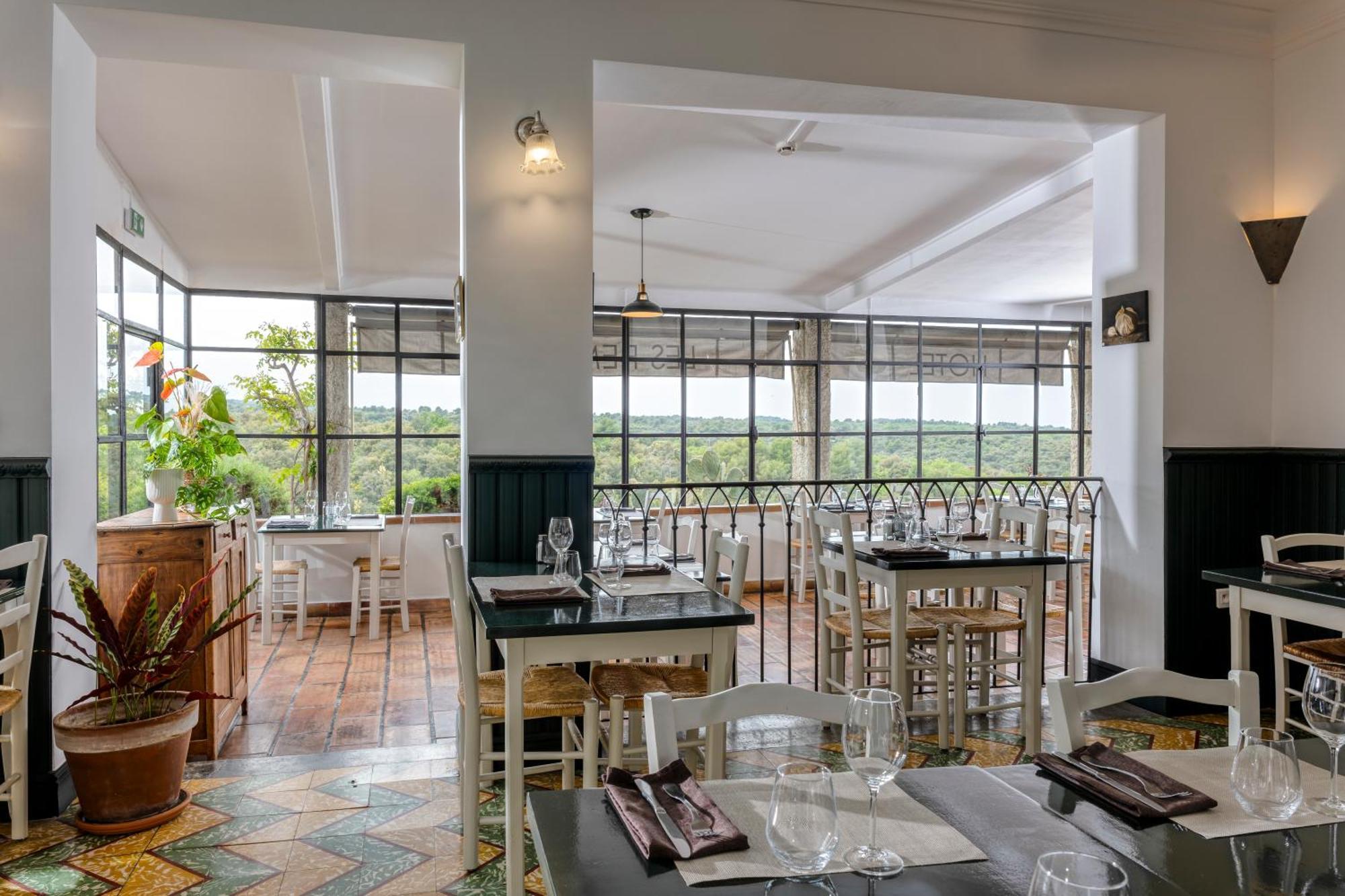 Hotel Restaurant Les Remparts فيناسك المظهر الخارجي الصورة