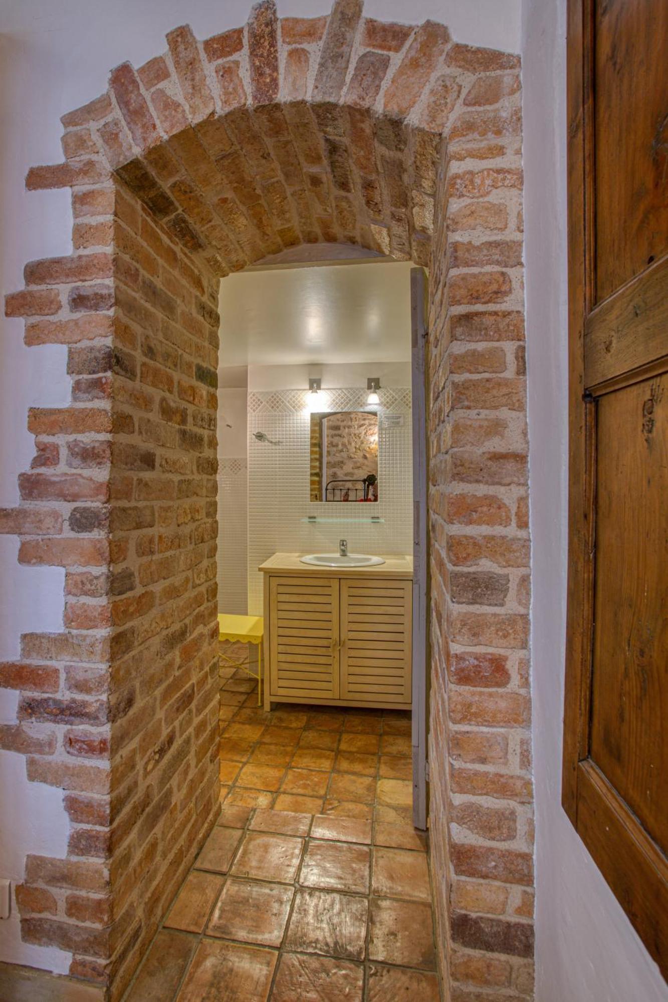 Hotel Restaurant Les Remparts فيناسك المظهر الخارجي الصورة