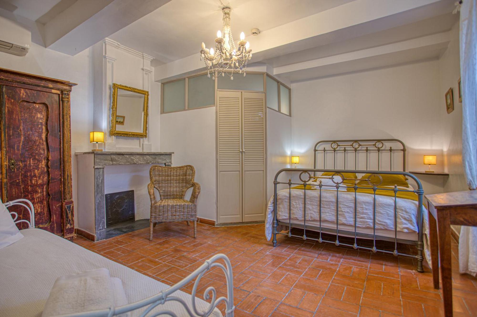Hotel Restaurant Les Remparts فيناسك المظهر الخارجي الصورة