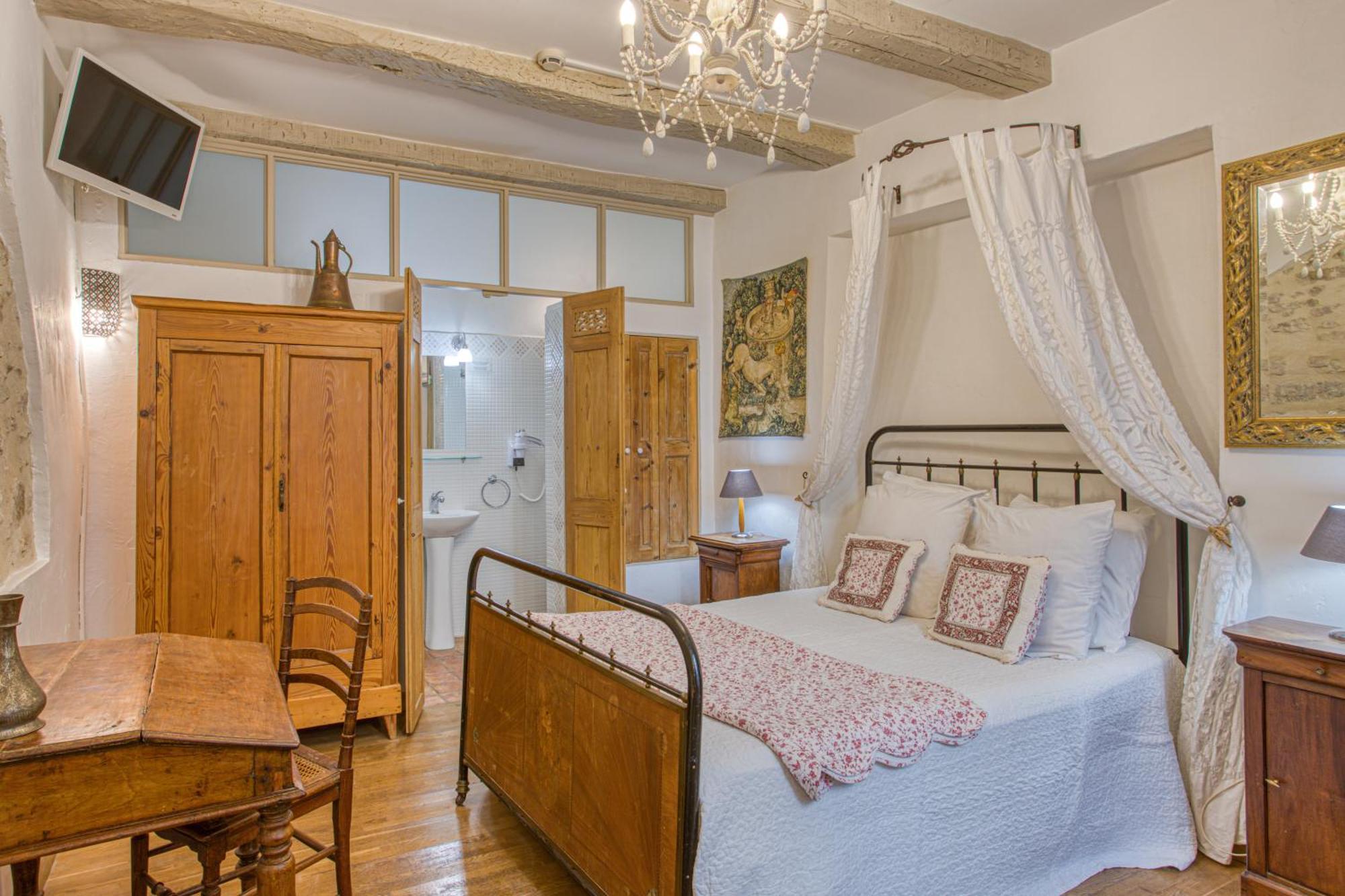 Hotel Restaurant Les Remparts فيناسك المظهر الخارجي الصورة