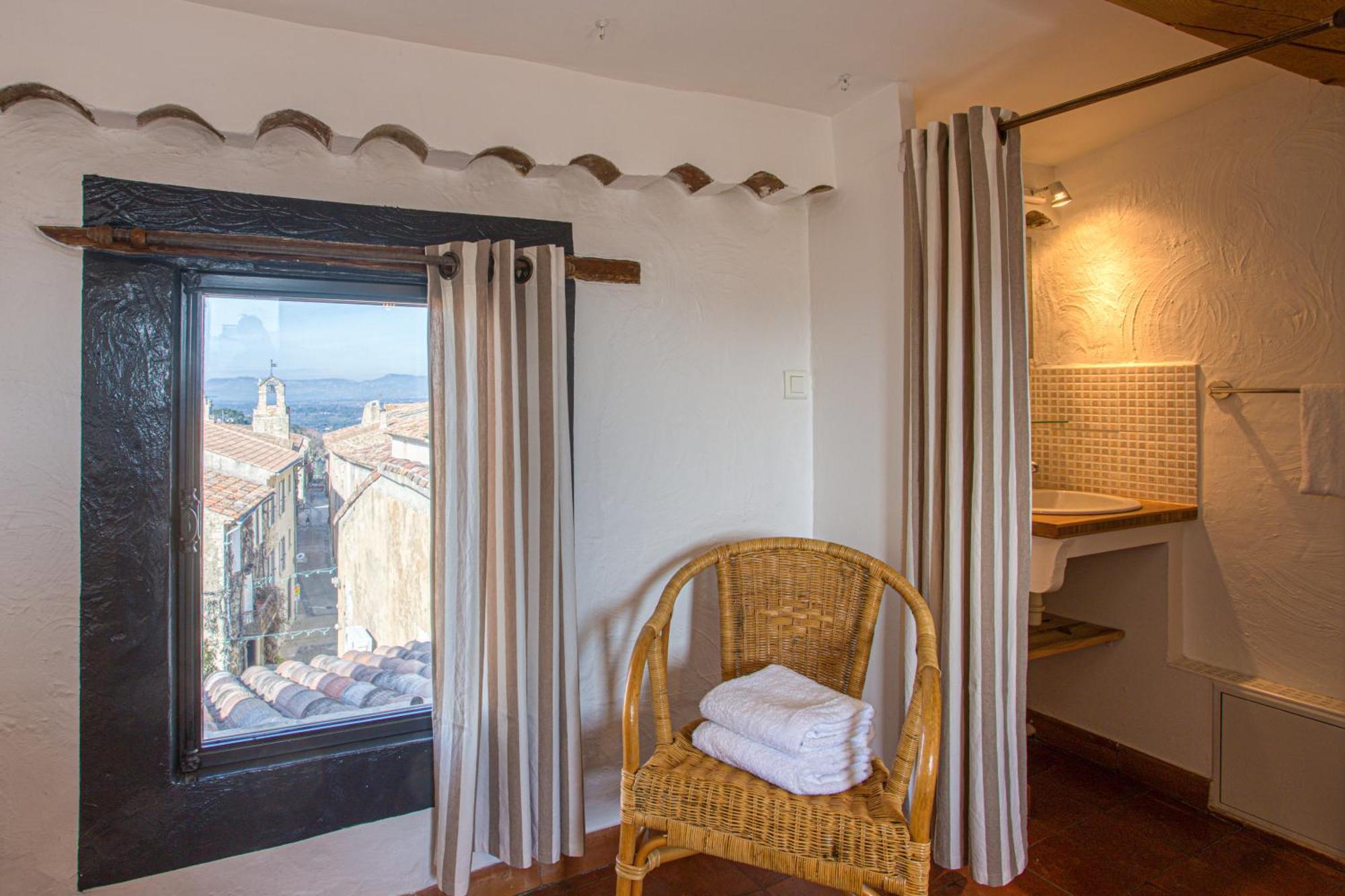 Hotel Restaurant Les Remparts فيناسك المظهر الخارجي الصورة